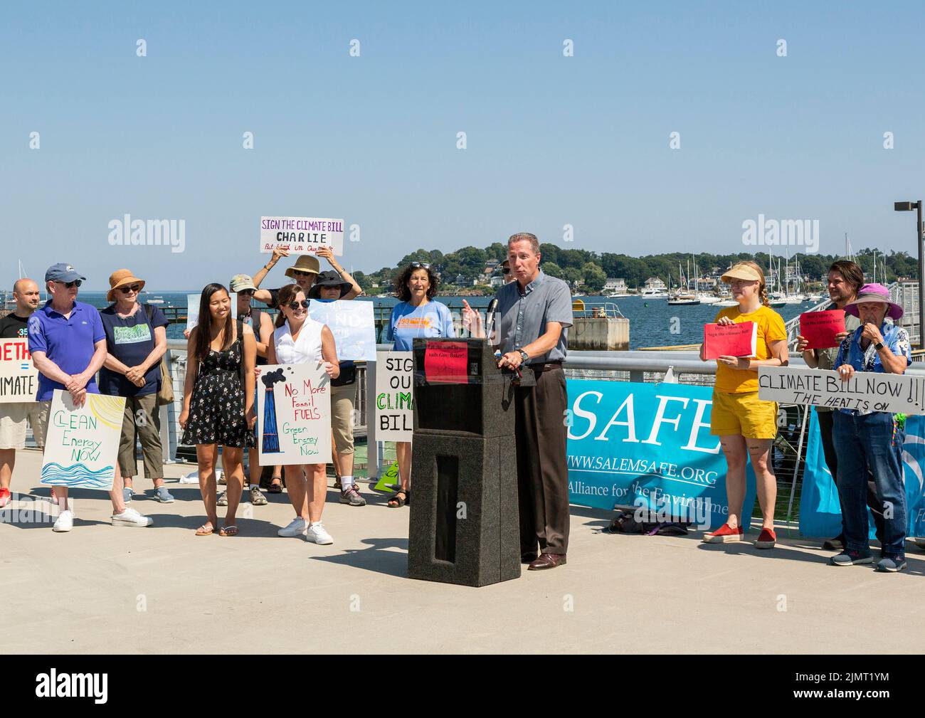 4. August 2022. Salem, Massachusetts Umweltaktivisten von MassPowerForward, Salem Alliance for the Environment (SAFE), UU Mass Action, 350 Mas Stockfoto