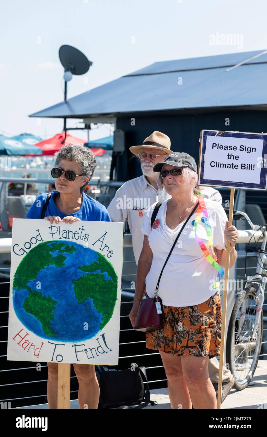 4. August 2022. Salem, Massachusetts Umweltaktivisten von MassPowerForward, Salem Alliance for the Environment (SAFE), UU Mass Action, 350 Mas Stockfoto