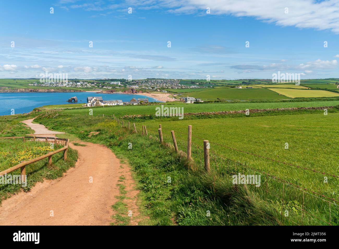 Blick auf den Südwestküstenpfad in Richtung Thurlestone in Devon Stockfoto