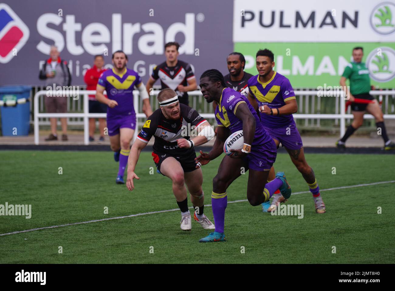 Newcastle upon Tyne, England, 7. August 2022. Gideon Boafo läuft mit Ball hinter seiner Try Line für Newcastle Thunder gegen London Broncos bei der Betfred Championship im Kingston Park. Quelle: Colin Edwards Stockfoto