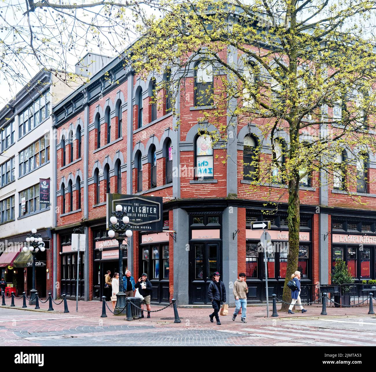 VANCOUVER, BRITISH COLUMBIA - 29. April 2022: Vancouver, ein geschäftiger Hafenort an der Westküste in British Columbia, gehört zu den Kanadas, die am dichtesten und ethnischsten sind Stockfoto