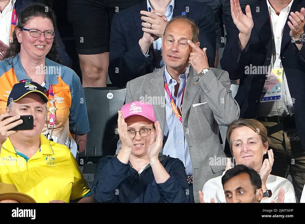 Prinz Edward, Earl of Wessex, sieht sich am zehnten Tag der Commonwealth Games 2022 in Birmingham das Women's Beach Volleyball - Gold Medal Match zwischen Kanada und Australien in Smithfield an. Bilddatum: Sonntag, 7. August 2022. Stockfoto