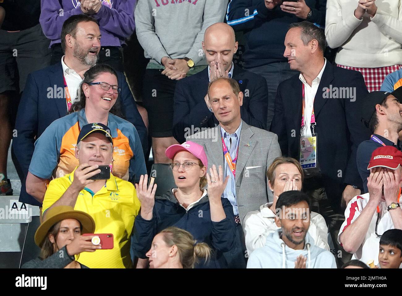 Prinz Edward, Earl of Wessex, sieht sich am zehnten Tag der Commonwealth Games 2022 in Birmingham das Women's Beach Volleyball - Gold Medal Match zwischen Kanada und Australien in Smithfield an. Bilddatum: Sonntag, 7. August 2022. Stockfoto