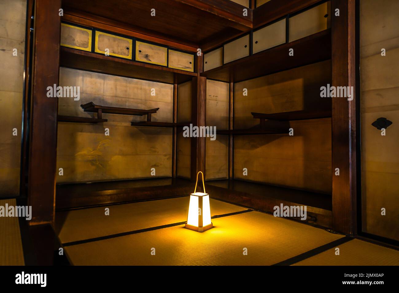 Beleuchtung und japanisches Haus Stockfoto
