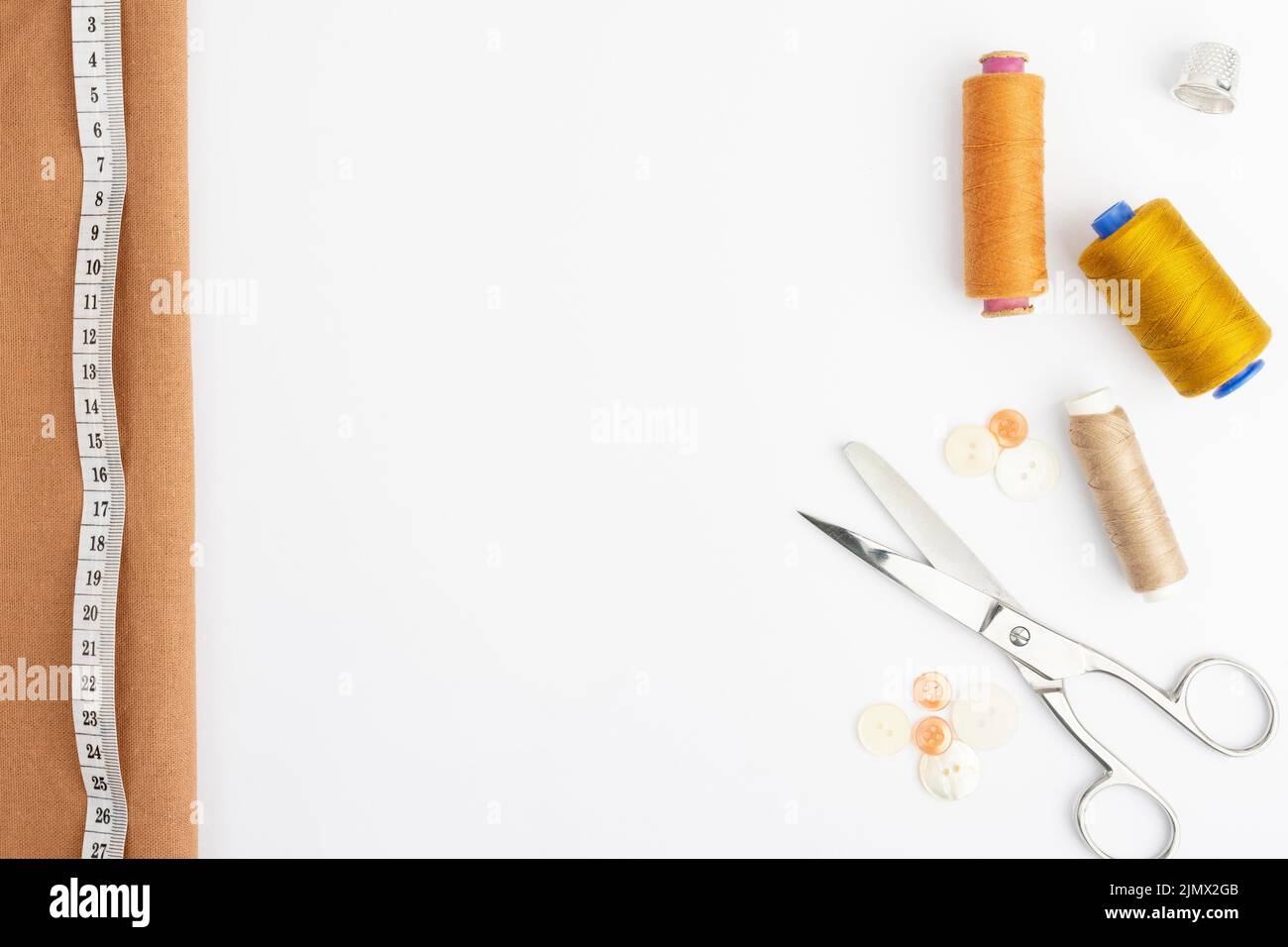 Draufsicht Nähen Zubehör mit Kopierplatz Stockfoto