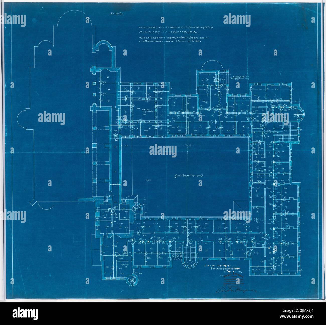 Klomp Johannes Franziskus (1865-1946), Abtei Benedectier St. Mauritius, Clerf (Cllervaux), Luxemburg (02.08.1909): Eisenbetonkonstruktion über dem ersten Stock, Grundriß des ersten Stockwerks 1: 100. Blaupause auf Papier, 76,3 x 82,4 cm (inklusive Scankanten) Klomp Johannes Franziskus (1865-1946): Benedektinerabtei St. Mauritius, Clerf (Clervaux) Stockfoto