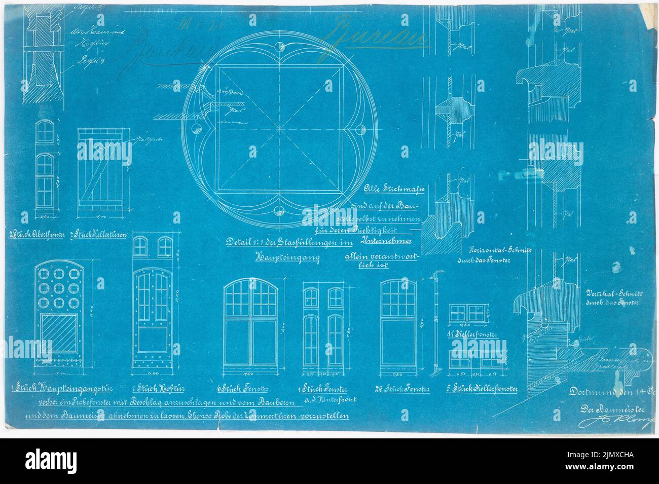 Klomp Johannes Franziskus (1865-1946), St. Marien (Erweiterung und Neubau von Kaplanei und Schwesterhaus), Herne-Baukau (14. Oktober 1907): Ansichten und Details der Türen der Kaplanei 1:20 und 1: 1. Blaupause auf Papier, 48,2 x 72,4 cm (inklusive Scan-Kanten) Klomp Johannes Franziskus (1865-1946): St. Marien, Herne-Baukau. Erweiterung und Neubau von Kaplanei und Schwesternhaus Stockfoto