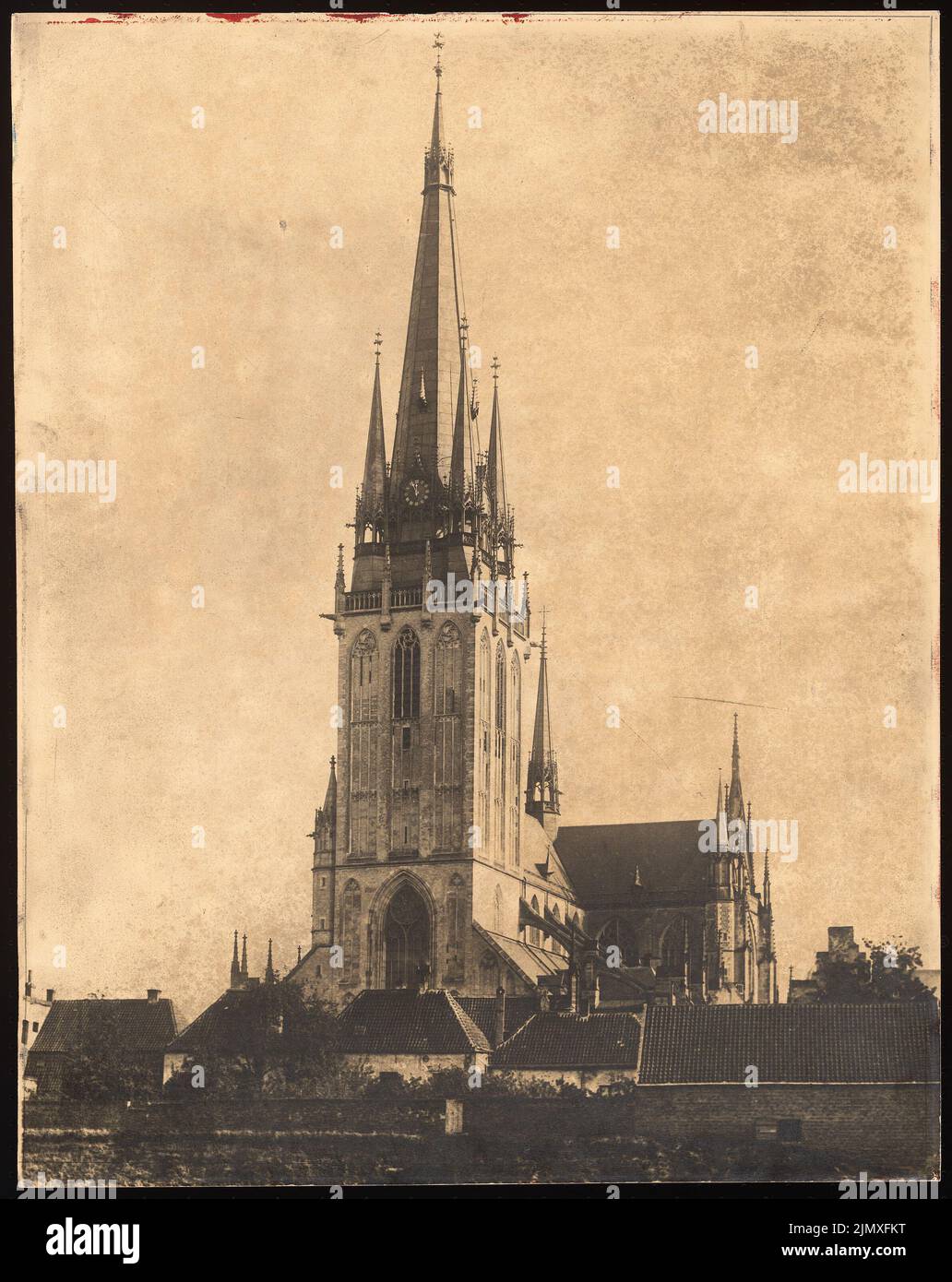 Unbekannter Architekt, St. Willibrord Kirche in Wesel (1913): Blick nach Südwesten mit dem Westportal und dem Turm. Foto auf Karton, 65,1 x 51,7 cm (inklusive Scankanten) unbek. Fotograf : Kirche St. Willibrord, Wesel Stockfoto