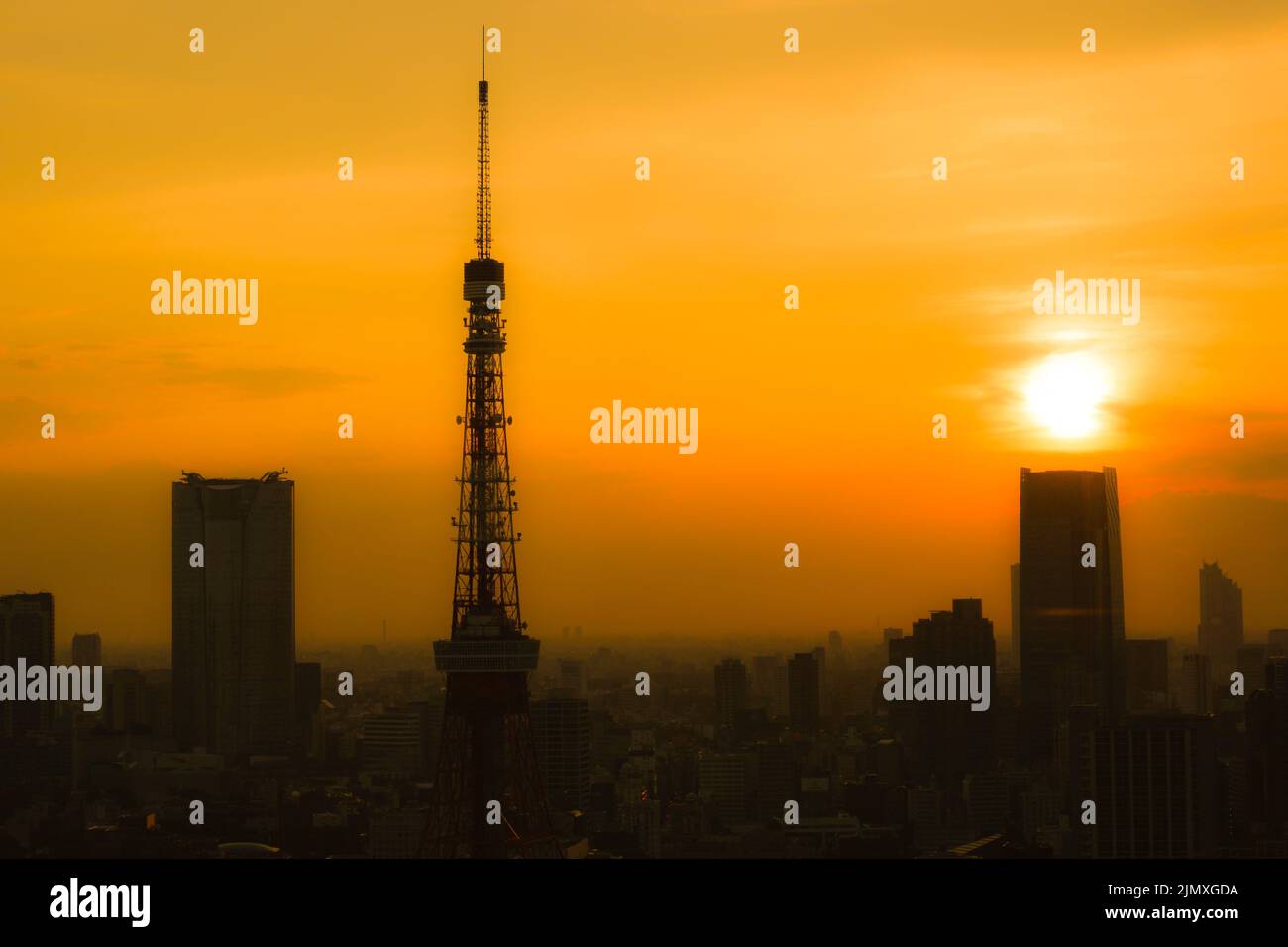 Tokyo Tower und Tokyo Skyline, die an diesem Abend erwähnt wird Stockfoto