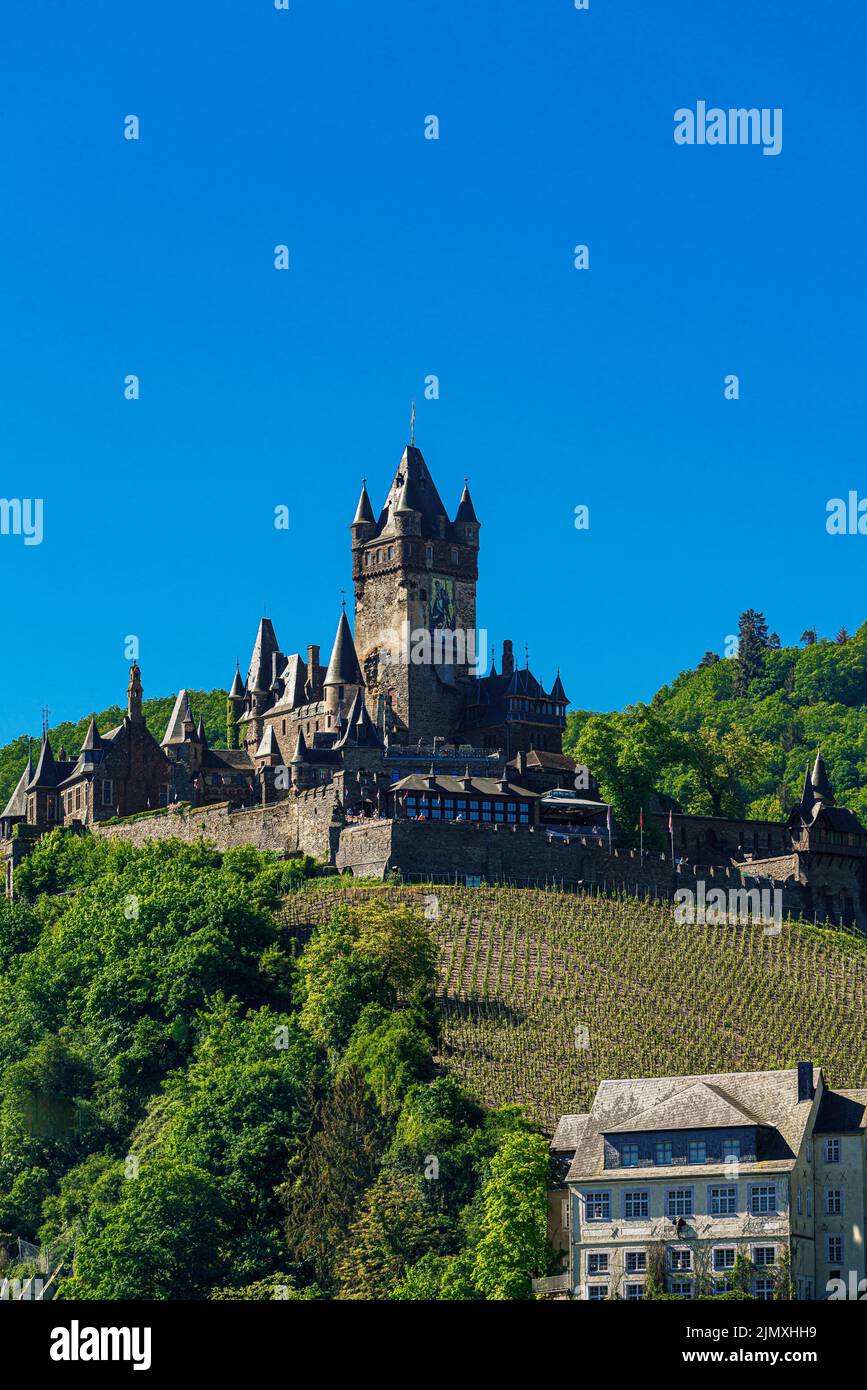 Stadt Cochem mit der kaiserlichen Burg. Historisches europäisches Schloss Stockfoto