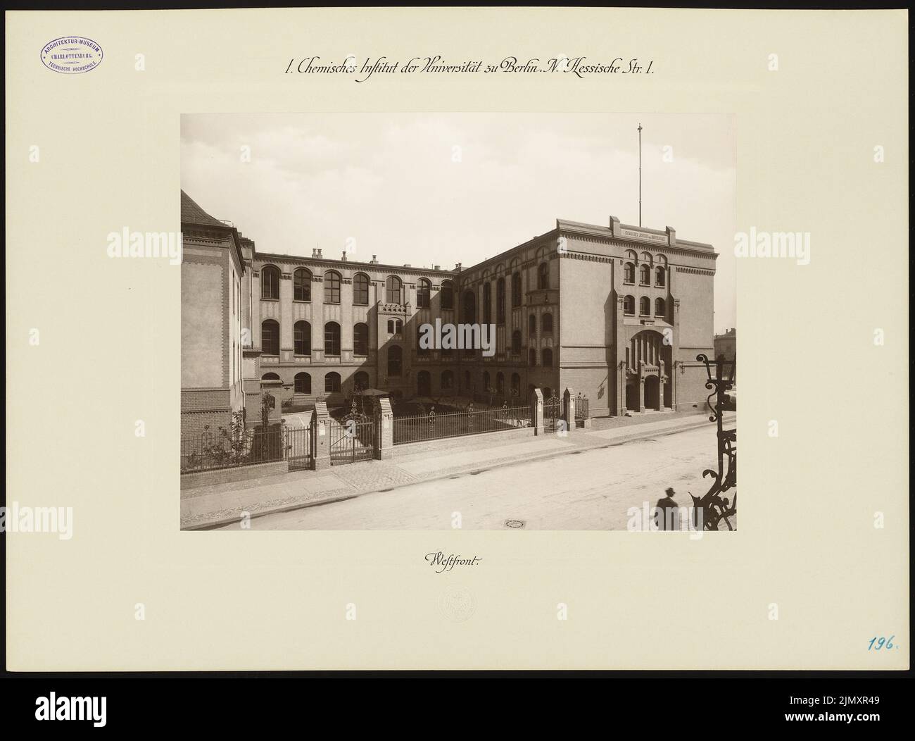 Thür Georg (1846-1924), Friedrich-Wilhelms-Universität zu Berlin (Humboldt-Universität). Chemical Institute (1900): Westfront. Foto auf Papier, 49 x 66,2 cm (einschließlich Scankanten) Stockfoto