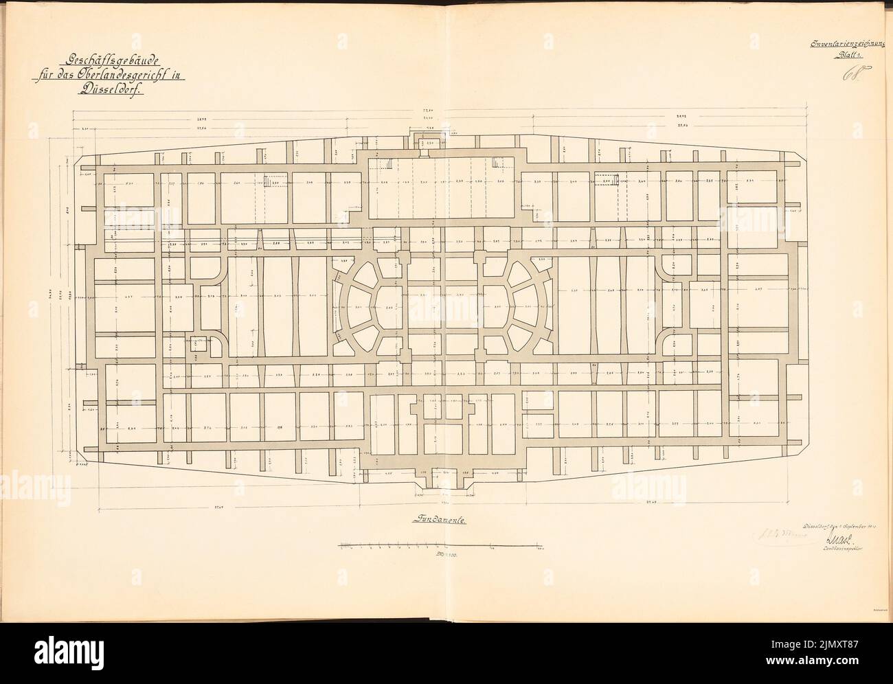 Unbekannter Architekt, Oberlandesgericht Düsseldorf (1910): Grundriss Stiftungen 1: 100. Lithographie auf Papier, 66 x 94,6 cm (einschließlich Scankanten) Stockfoto