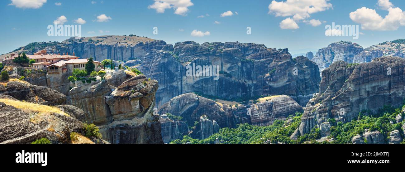 Die Meteora - wichtige felsigen Klöster Komplex in Griechenland. Sommer-Panorama. Stockfoto