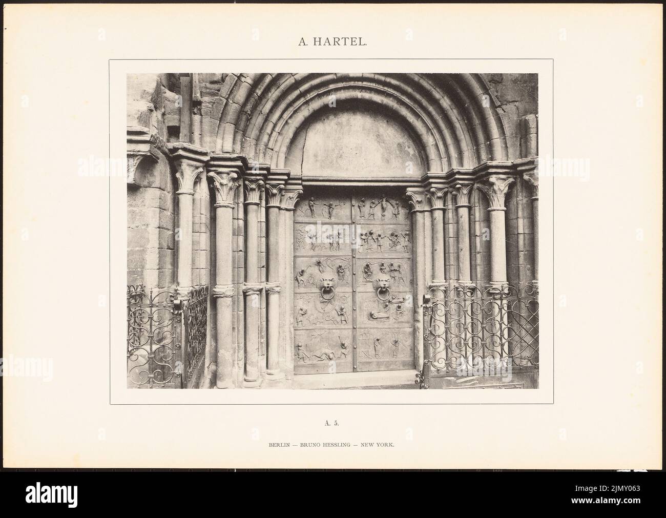 Hartel August (1844-1890), Pauluskirche, Worms. (Aus: Architektur. Details und Ornamente der Kirchenarchitektur in den Stilarten des Mittelalters, Serie 1., Berlin 1896.) (1896-1896): Portal Wessite Anzeigen. Leichter Druck auf Papier, 34,4 x 48,5 cm (einschließlich Scankanten) Stockfoto