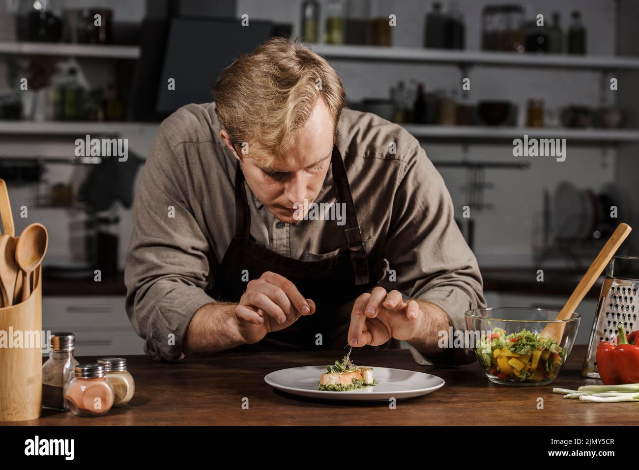 Mittelgeschossene Kochplatte Stockfoto