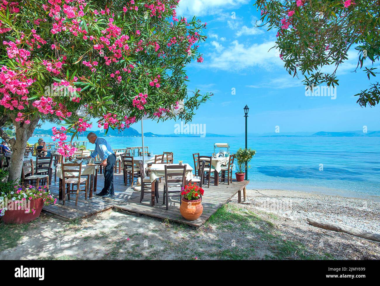 Boukari, Taverna mit Blick auf das Meer, Korfu, Ionische Inseln, Griechenland Stockfoto