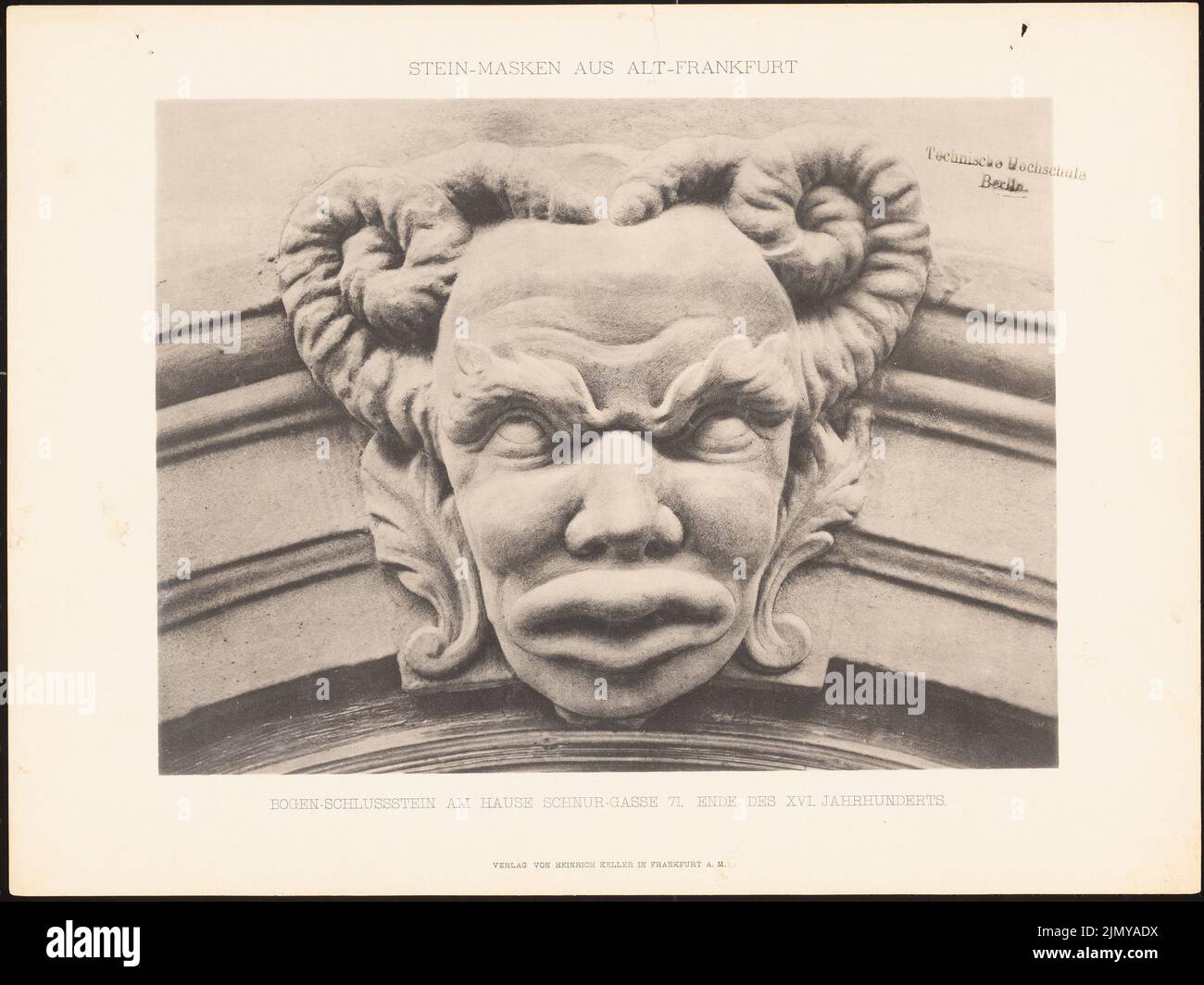 Hülsen Julius, Bogenschlagstein, Schnurgasse 71, Frankfurt/Main. (Aus: Steinmasken bei Bämälern Alt-Frankfurt, hrsg. von Julius Hülsen, Frankfurt/Main 1905.) (1905-1905): Ansicht. Leichter Druck auf Papier, 30,3 x 40,4 cm (einschließlich Scankanten) Stockfoto