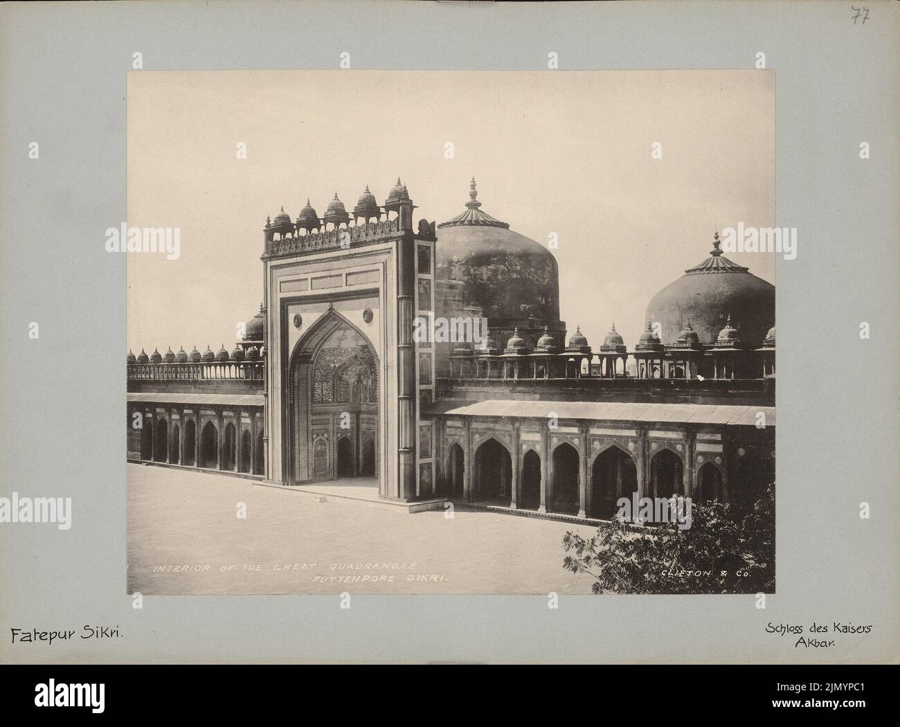 Clifton & Co., Schloss des Imperators Akbar, Fatepur Sikri (ca. 1910): Großes Siegtor mit Kielbogenportal. Foto, 24,1 x 32,6 cm (einschließlich Scankanten) Stockfoto