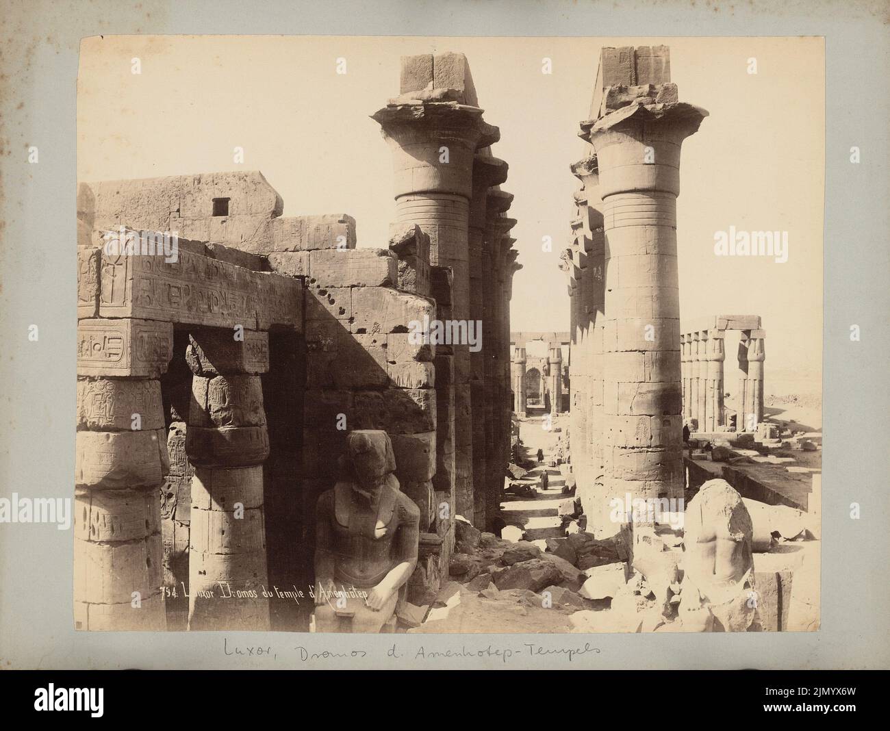 Sebah Jean Pascal (1823-1890), Dromos des Amenhotep-Tempels, Luxor (ohne DAT.): Blick in die Säule, im Vordergrund. Foto auf Karton, 24,4 x 32,4 cm (einschließlich Scankanten) Stockfoto