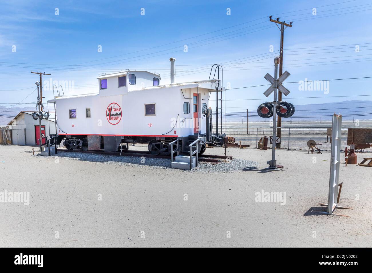 Trona, USA - 22. Mai 2022: Alter historischer Trona-Eisenbahnwaggon im kleinen Museum von Trona. Stockfoto