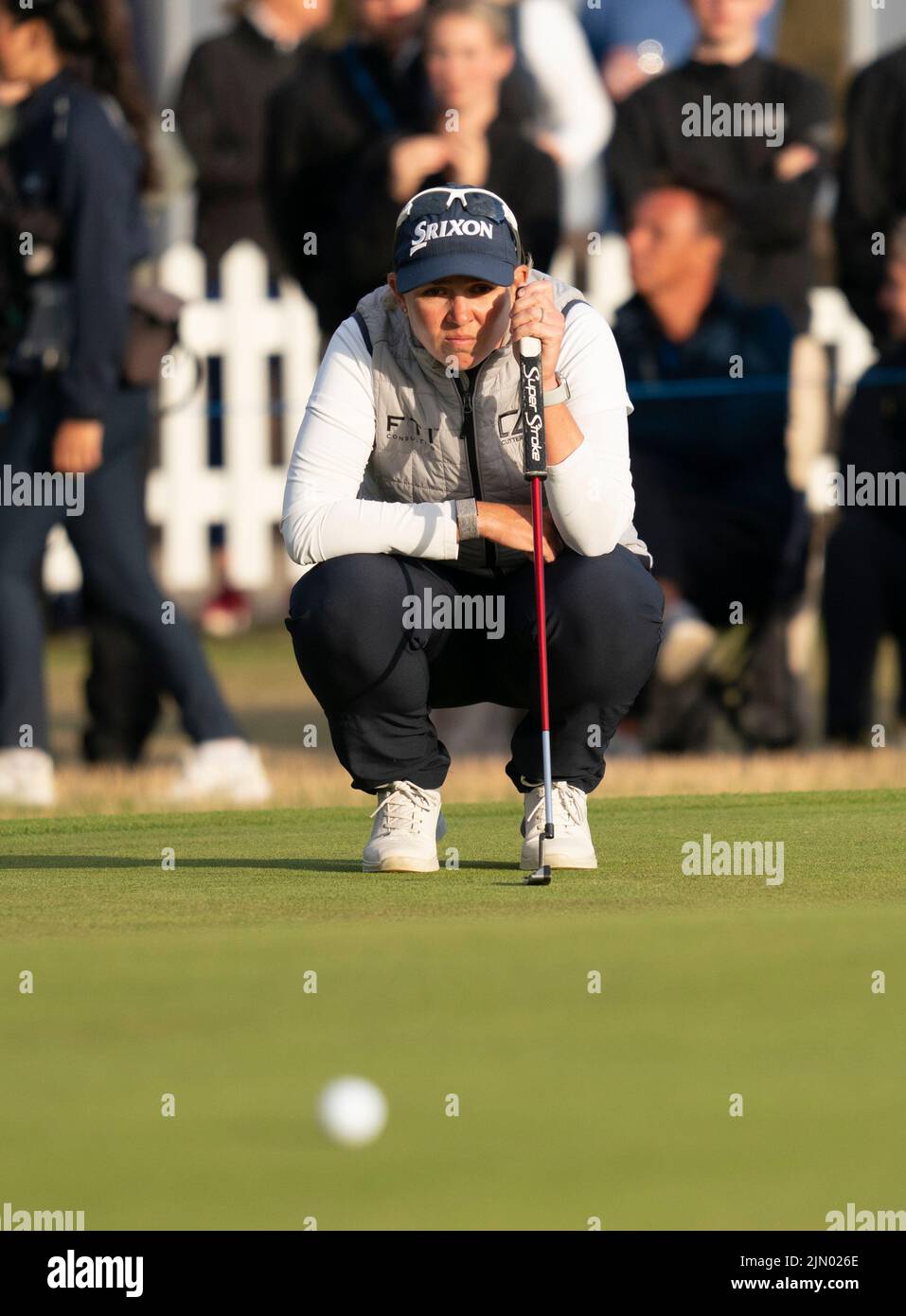 Gullane, Schottland, Großbritannien. 7.. August 2022. Finalrunde der AIG Women’s Open Golf Championship in Muirfield in Gullane, East Lothian. PIC; Ashleigh Buhai legt ihren Putt auf das Grün von 18.. Iain Masterton/Alamy Live News Stockfoto