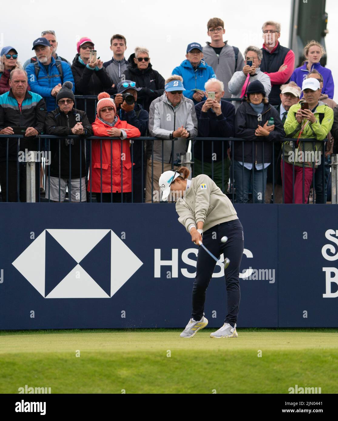 Gullane, Schottland, Großbritannien. 7.. August 2022. Finalrunde der AIG Women’s Open Golf Championship in Muirfield in Gullane, East Lothian. Bild; Hinako Shibuno schlägt am 13. Loch ab. Iain Masterton/Alamy Live News Stockfoto