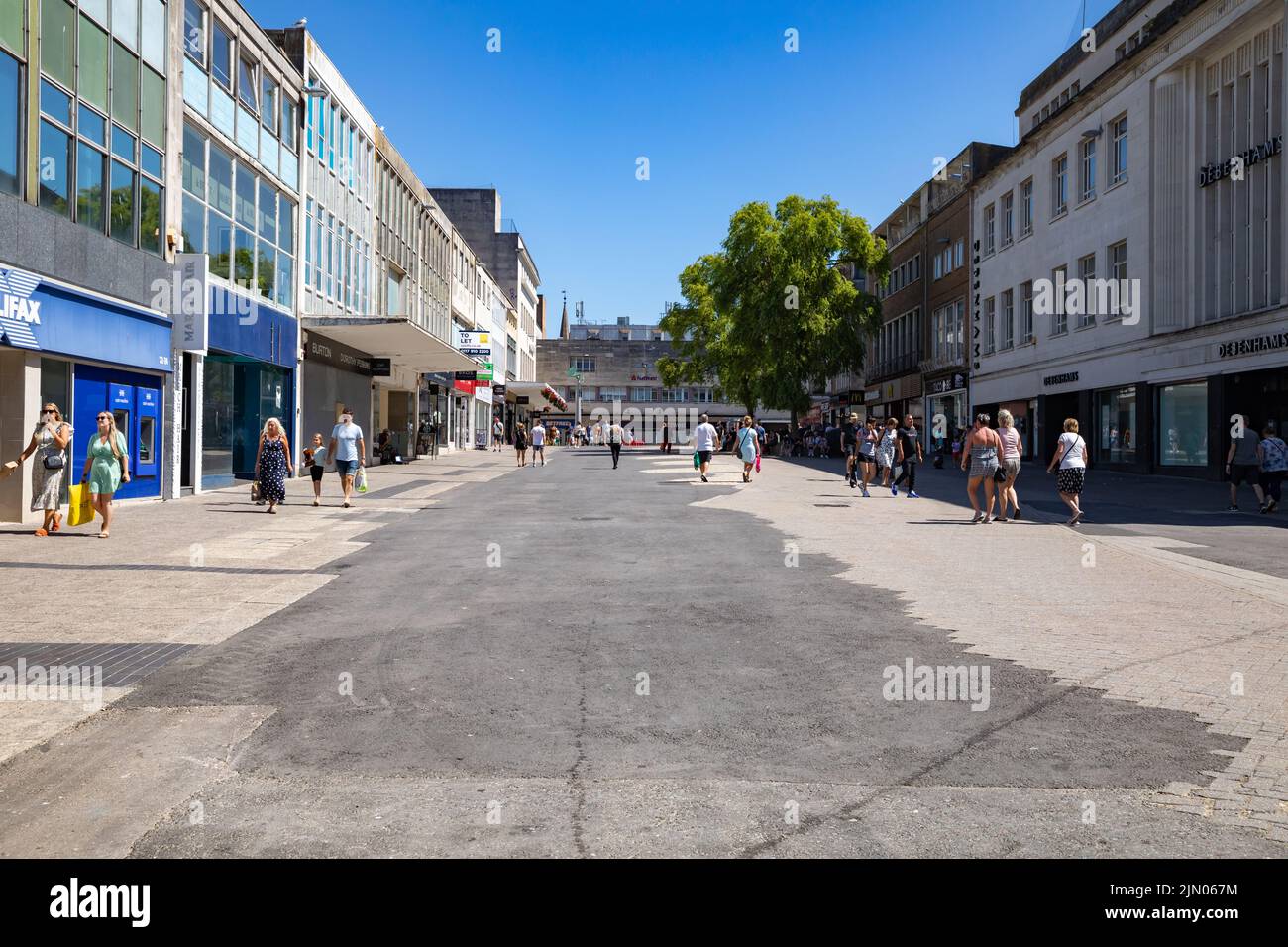 Ein Blick auf das Stadtzentrum von Plymouth an einem heißen, sonnigen Tag Stockfoto