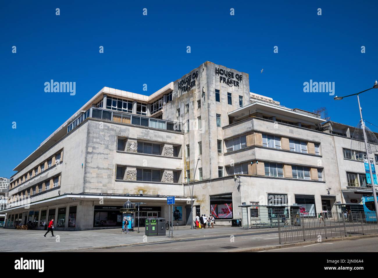 House of Fraser Store in Plymouth an einem heißen, sonnigen Tag Stockfoto