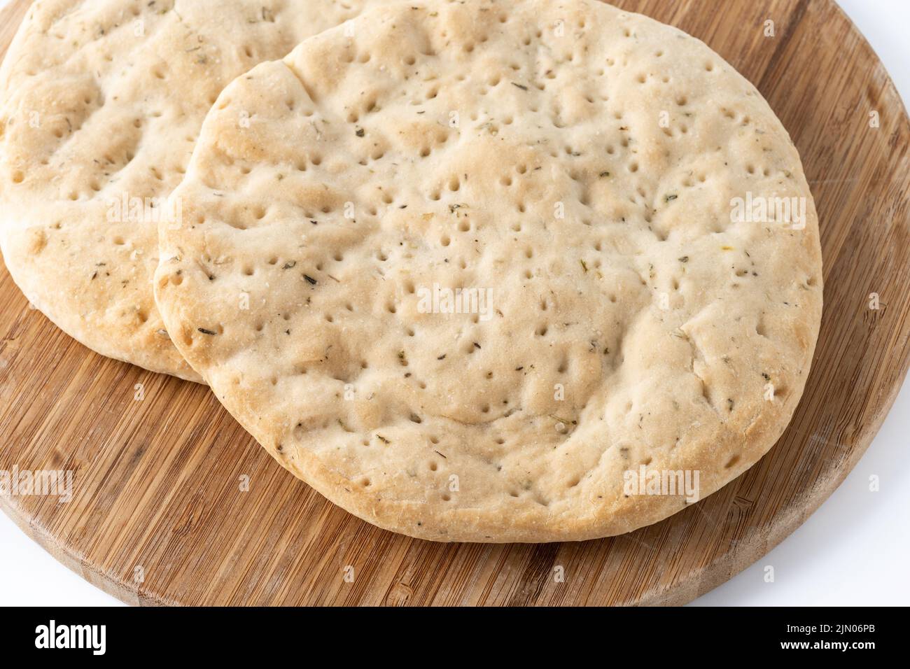 Italienische Focaccia mit Rosmarin isoliert auf weißem Hintergrund Stockfoto