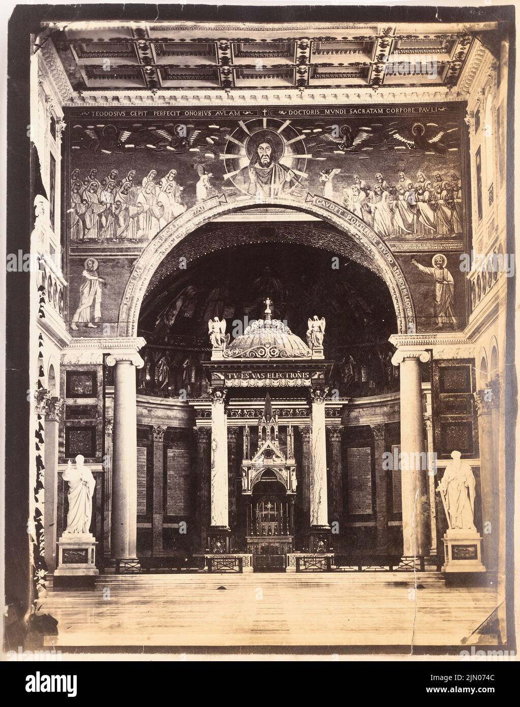 Unbekannter Fotograf, S. Paolo Fuori Le Mura in Rom (ohne dat.): Interieur. Foto auf Karton, 28,6 x 22,5 cm (einschließlich Scankanten) N.N. S. Paolo fuori le Mura, Rom Stockfoto