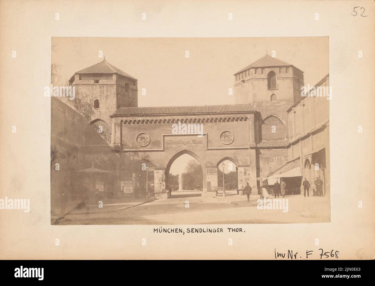 Unbekannter Fotograf, Sendlinger Tor in München (ohne Datum): Ansicht. Foto auf Karton, 13,9 x 20,1 cm (einschließlich Scankanten) N.N. : Sendlinger Tor, München Stockfoto