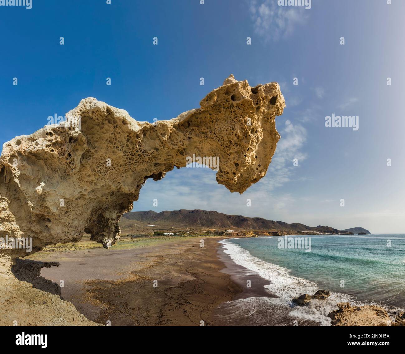 Playa del Arco, Los Escullos, Naturpark Cabo de Gata-Nijar, Cabo de Gata, Provinz Almeria, Andalusien, Südspanien. Der Strand ist auch bekannt als Stockfoto