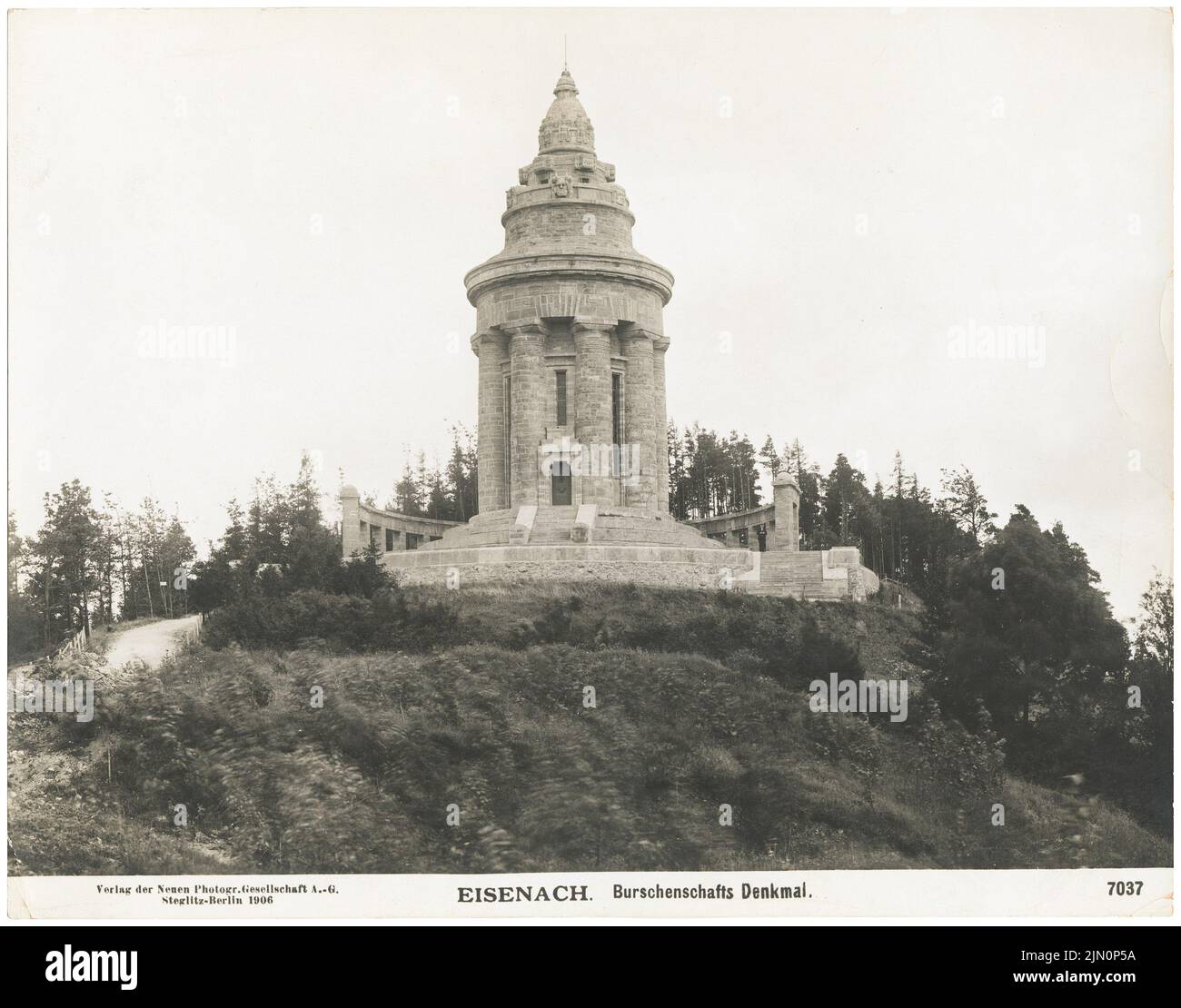 Neue fotografische Gesellschaft (NPG), Brüderlichkeitsdenkmal, Eisenach (1906): Ansicht. Foto, 19,2 x 24,4 cm (inklusive Scankanten) Neue Photographische Gesellschaft (NPG): Burschenschaftsdenkmal, Eisenach (1906) Stockfoto