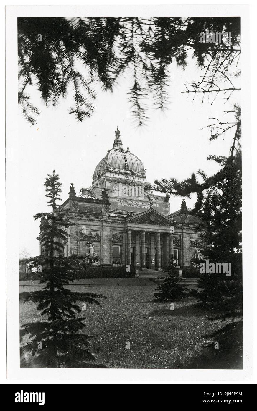 Behr Hugo (geb. 1860), Ruhmeshalle und Kaiser-Friedrich-Museum (Oberlausitzer Memorhalle), Görlitz (ohne dat.): Blick nach Westen. Foto, 14,4 x 9,7 cm (einschließlich Scankanten) Behr Hugo (geb. 1860): Ruhmeshalle und Kaiser-Friedrich-Museum (Oberlausitzer Gedenkhalle), Görlitz (ohne DAT.) Stockfoto