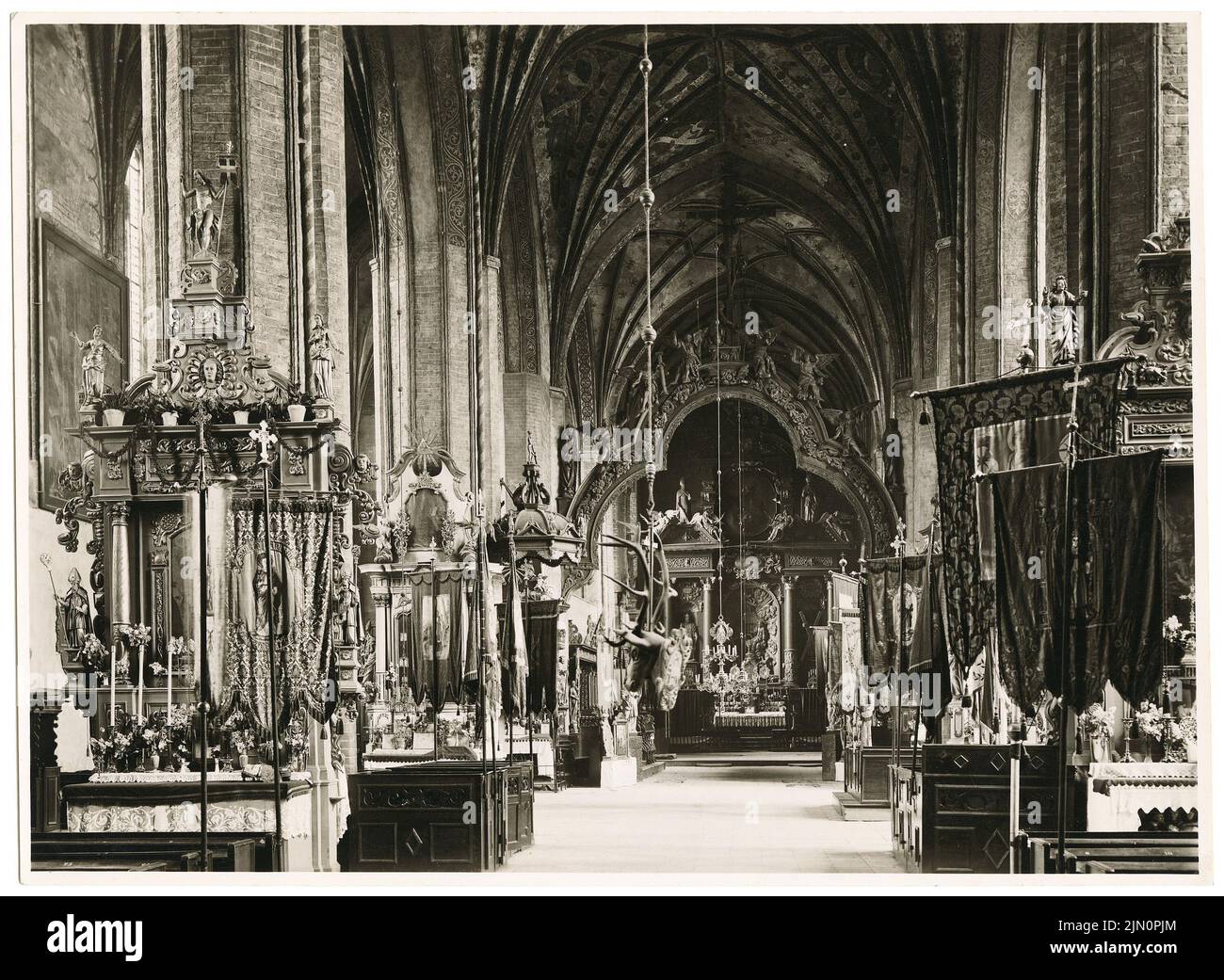 Marburger Foto, Dom (jetzt katholische Pfarrkirche), Kulmsee (ohne Datum): Innenansicht von Westen. Foto, 13,1 x 17,9 cm (inklusive Scankanten) Marburger Foto: Dom (jetzt kath. Pfarrkirche), Kulmsee (ohne DAT.) Stockfoto