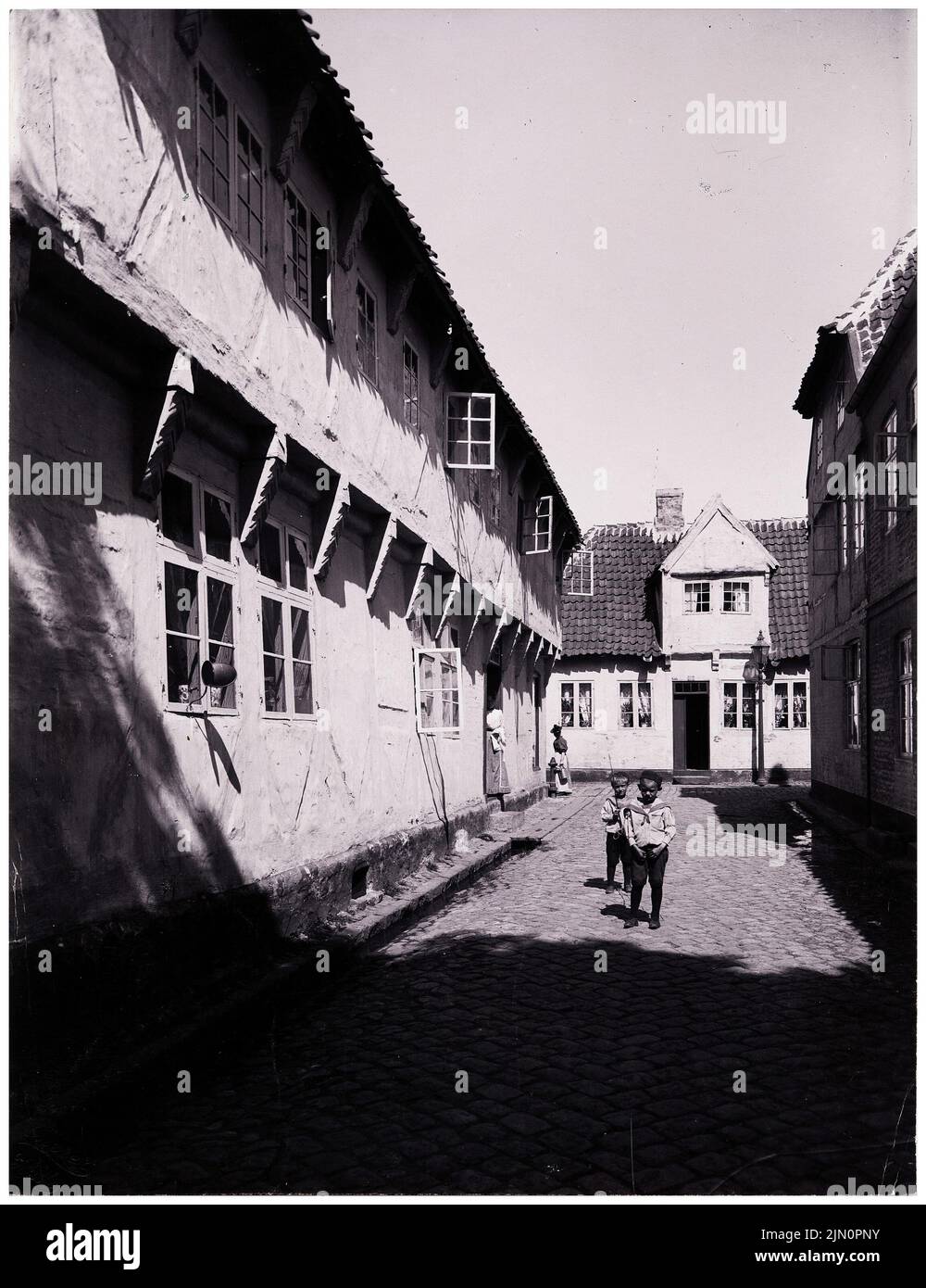 Hude Eneret, Alte Gassen, Ribe (Ohne Dat.): Blick In Gasse. Foto, 20,6 x 15,8 cm (inkl. Scanränder). Tu Architekturmuseum Inv. Nr. F 0655. Hude Eneret: Alte Gassen, Ribe (ohne DAT.) Stockfoto