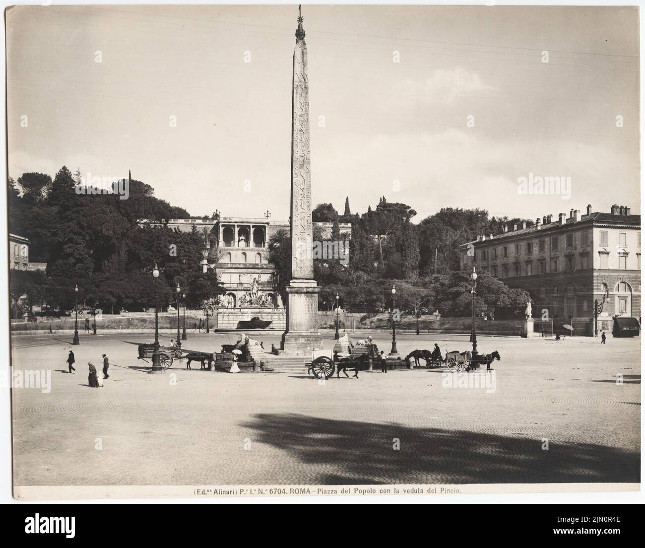 Valadier Giuseppe, Piazza del Popolo und Blick auf Pincio, Rom (ohne DAT.): Blick von Westen über den Platz auf den Obelisk Flaminio und Pincio. Material/Technologie N.N. Aufgenommen, 20,4 x 26,1 cm (inklusive Scankanten) Valadier Giuseppe: Piazza del Popolo und Ansicht des Pincio, Rom (ohne DAT.) Stockfoto