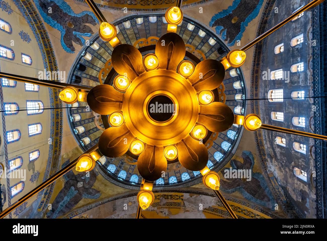 Das Innere der Hagia Sophia. Die große Moschee und früher die Kirche ist ein beliebtes Ziel bei Pilgern und Touristen in Istanbul, Türkei Stockfoto