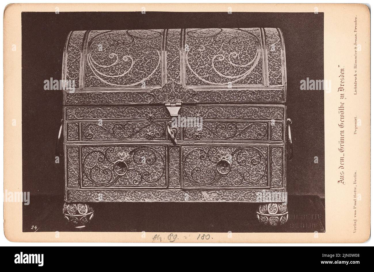 Unbekannter Fotograf, grünes Gewölbe in Dresden (ohne Datum): Schmuckschatulle aus echtem Silberfiligran. Foto auf Karton, 11,2 x 17 cm (inklusive Scankanten) unbek. Fotograf : Grünes Gewölbe in Dresden (ohne DAT.) Stockfoto