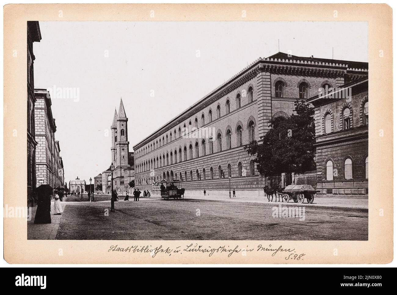 Gärtner Friedrich von (1791-1847), Bayerische Staatsbibliothek und Ludwigskirche in München (ohne Datum): Ansicht. Foto, 11,7 x 17,3 cm (inklusive Scankanten) Gärtner Friedrich von (1791-1847): Bayerische Staatsbibliothek und Ludwigskirche in München (ohne DAT.) Stockfoto