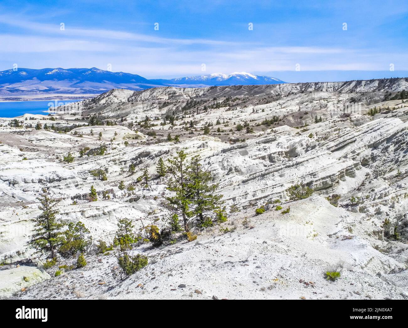 Geologisches Gebiet der Weißen Erde entlang des Canyon-Fährsees in der Nähe von winston, montana Stockfoto