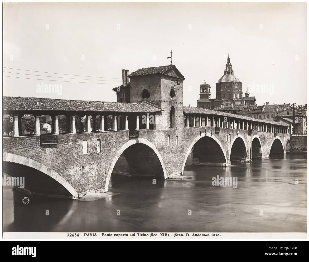 Unbekannter Fotograf, Ponte Coperto in Pavia (ohne Datum): Ansicht. Foto, 20,4 x 26,2 cm (einschließlich Scankanten) unbekannt. Fotograf : Ponte Coperto in Pavia (ohne DAT.) Stockfoto