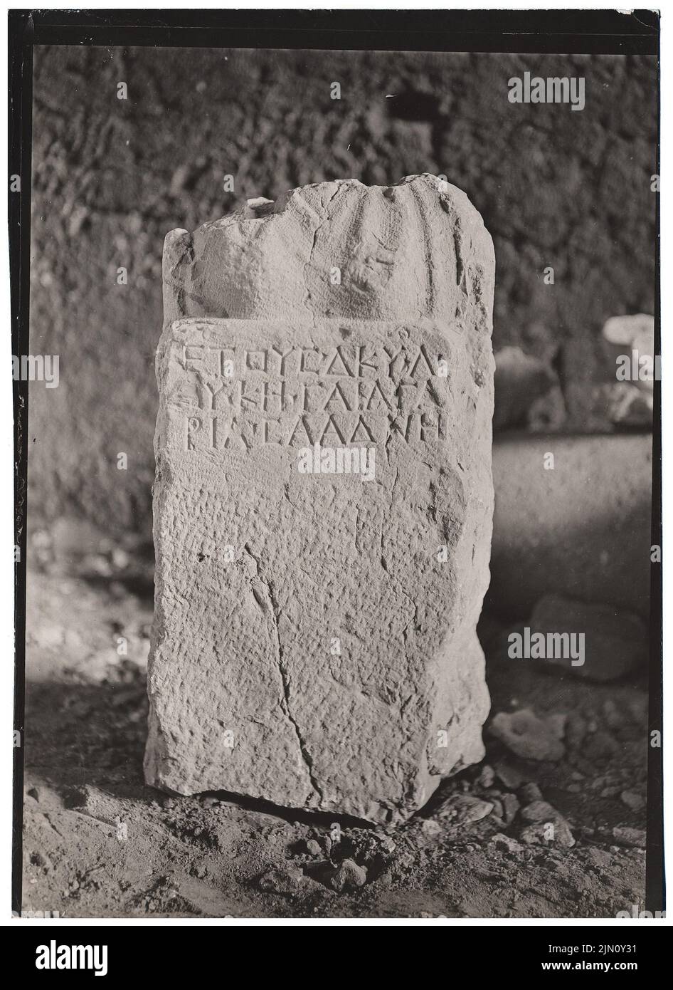 Unbekannter Fotograf, Grabstele (?) In Baalbek (ohne Dat.): Aussicht. Foto, 18,1 x 13,2 cm (einschließlich Scankanten) unbekannt. Fotograf : Grabstele (?) In Baalbek (ohne DAT.) Stockfoto