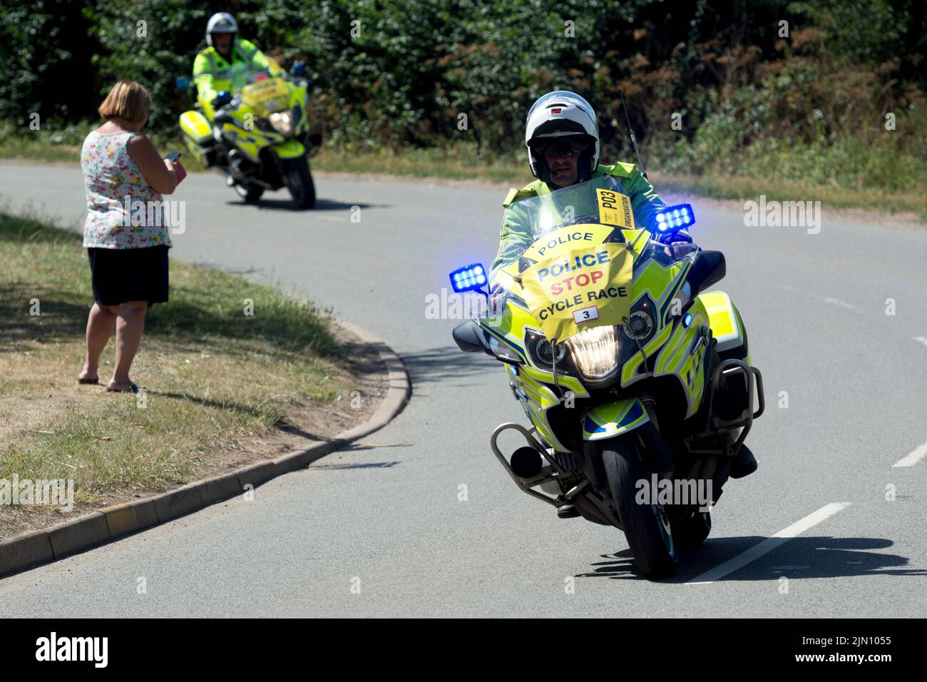 Polizei BMW Motorräder für die Commonwealth Games Radrennen 2022, Hampton Magna, Warwickshire, Großbritannien Stockfoto
