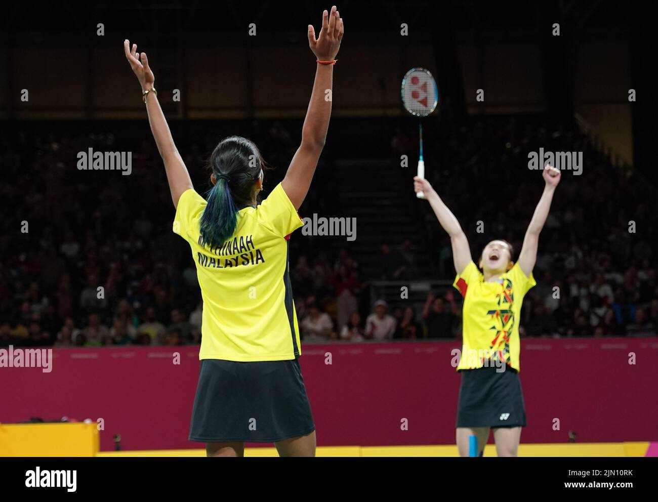 Muralitharan Thinaah und Koong Le Pearly Tan aus Malaysia feiern