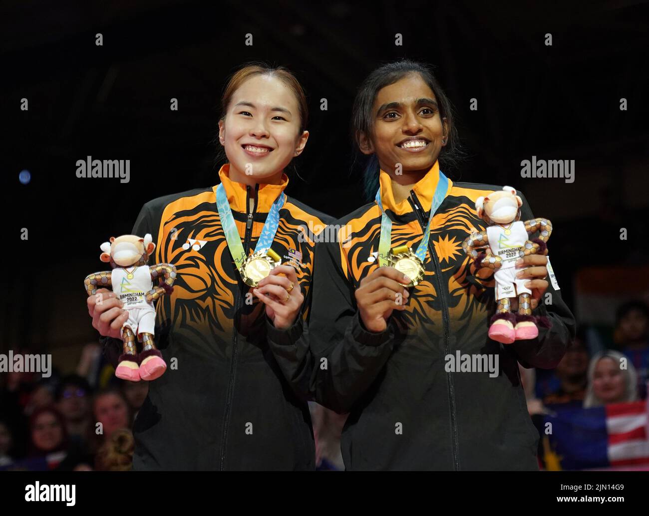 Die Malaysier Koong Le Pearly Tan und Muralitharan Thinaah, nachdem sie am 11. Tag der Commonwealth Games 2022 in Birmingham im Damendoppel beim NEC Gold gewonnen hatten. Bilddatum: Montag, 8. August 2022. Stockfoto