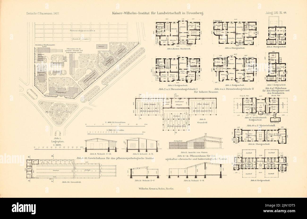 N.N., Agricultural Experimental Institute, Bromberg. (Aus: Atlas zur Zeitschrift für Bauwesen, Hrsg. v. Ministerium für öffentliche Arbeit, Jg. 57, 1907) (1907-1907): Lageplan, Grundrisse für Dienstleistungshäuser, Grundrisse, Aussicht, schneidet Gewächshäuser, Grundrissställe. Druck auf Papier, 29,6 x 45,9 cm (einschließlich Scankanten) N.N. : Landwirtschaftliche Versuchsanstalt, Bromberg. (Aus: Atlas zur Zeitschrift für Bauwesen, hrsg. v. Ministerium der öffentlichen Arbeiten, Jg. 57, 1907) Stockfoto