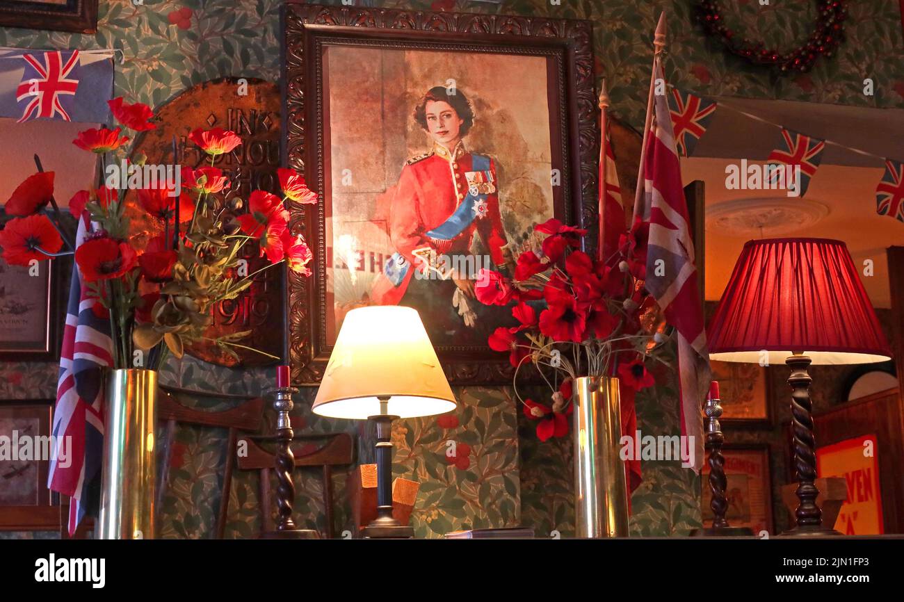 QEII Portrait - Interior of the Albion Inn, Volunteer St / Park St, Chester, Cheshire, England, UK, CH1 1RN Stockfoto