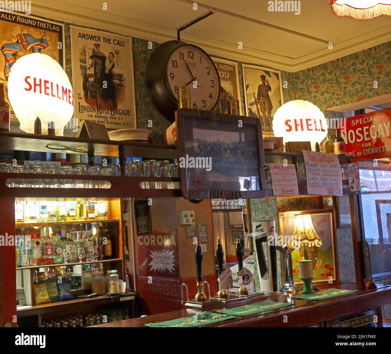 Innenseite der Bar des Albion Inn, Volunteer St / Park St, Chester, Cheshire, England, Großbritannien, CH1 1RN Stockfoto