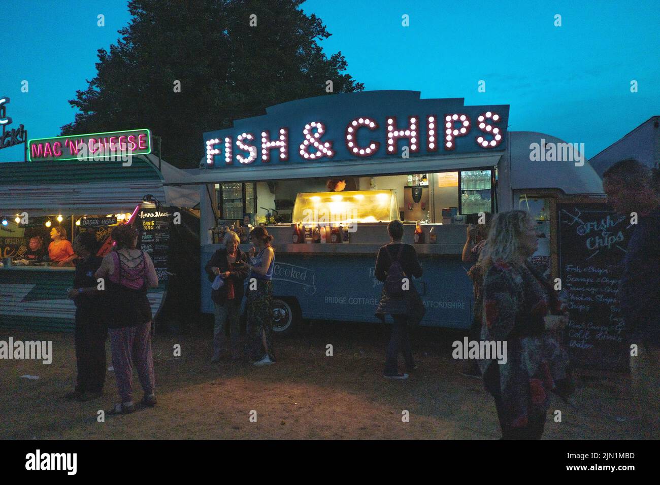Allgemeine Aufnahmen und Ansichten vom Latitude Music Festival, Suffolk. Food-Trailer für die Teilnehmer der Veranstaltung Stockfoto